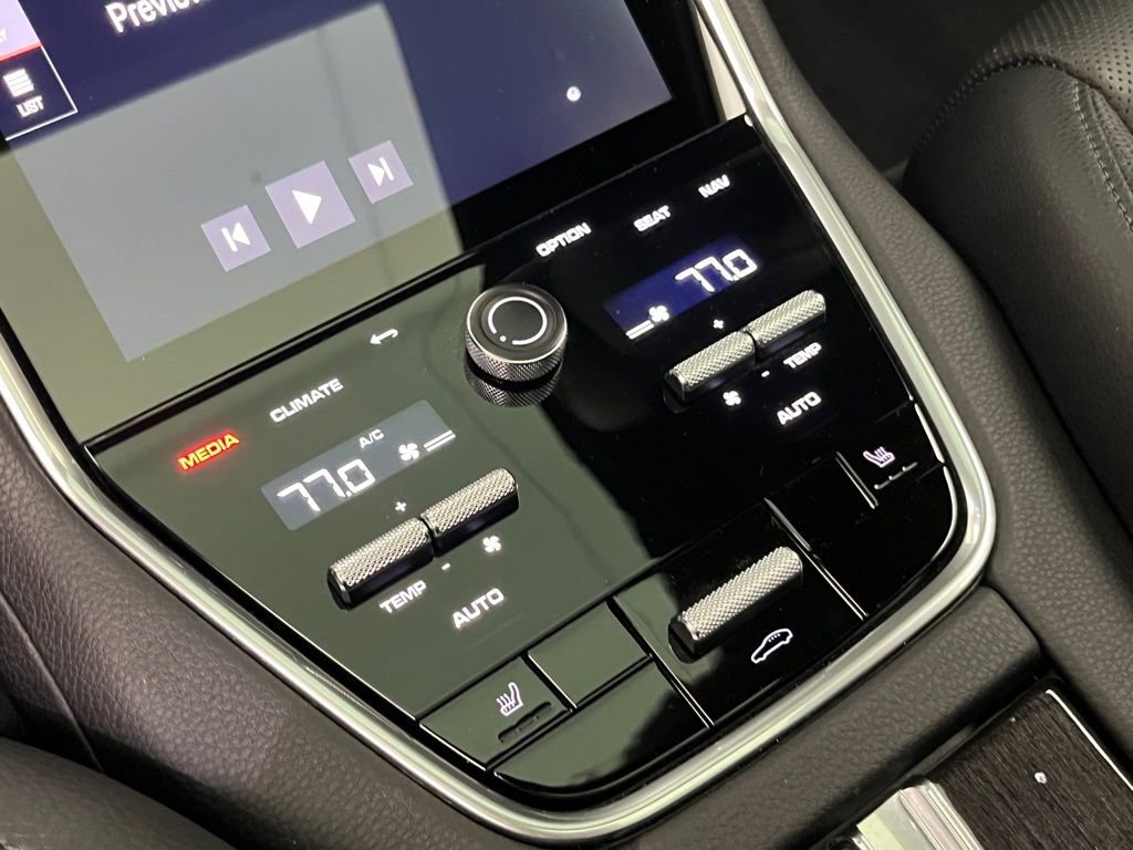 Used 2023 Porsche Panamera image 34