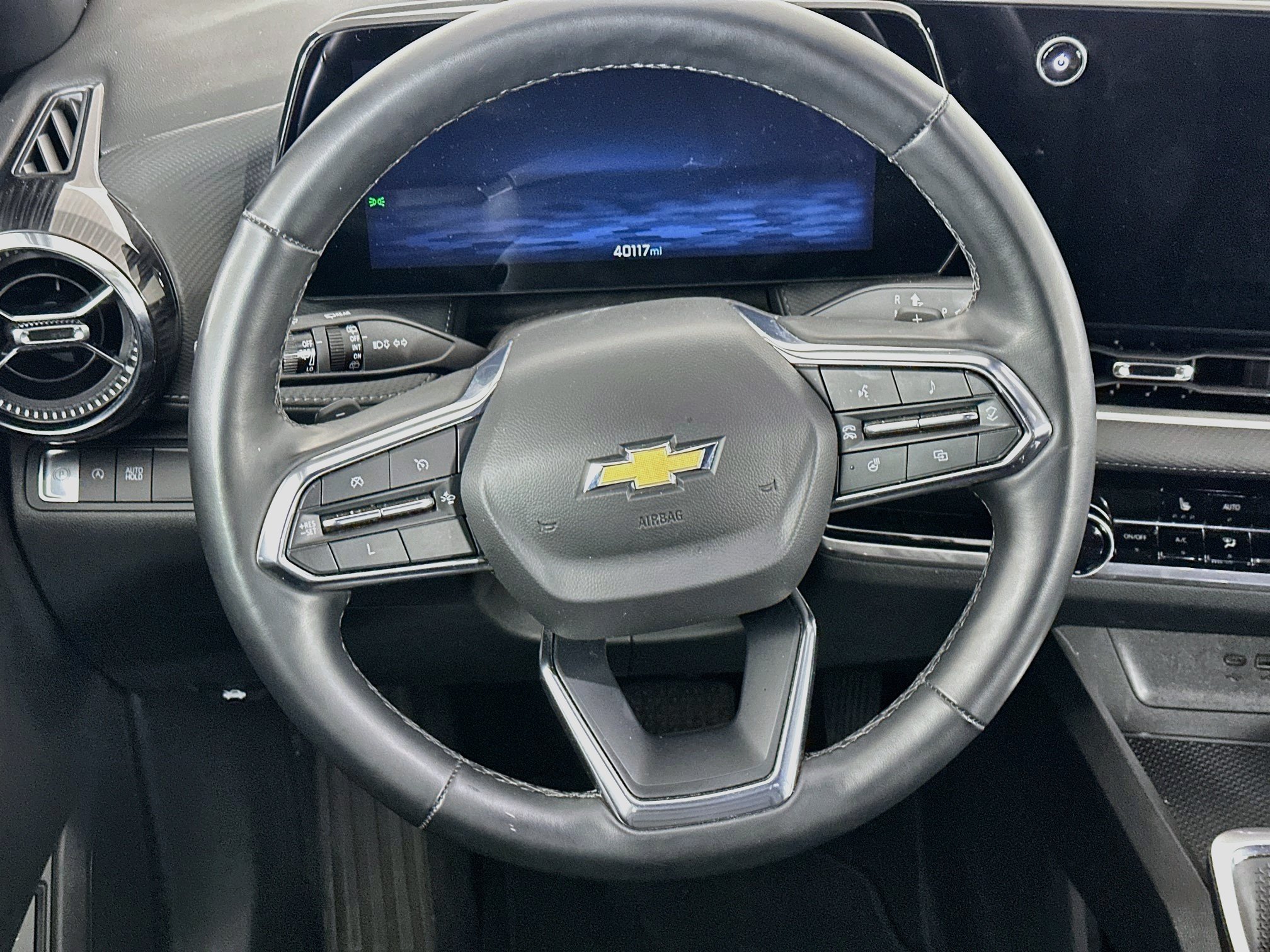 Used 2025 Chevrolet Equinox LT w/ Convenience Package II FWD image 18