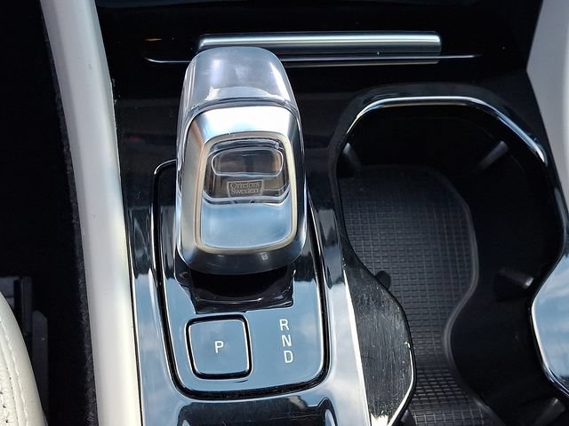 Certified 2024 Volvo XC40 B5 Plus w/ Protection Package Premier AWD/4WD image 16