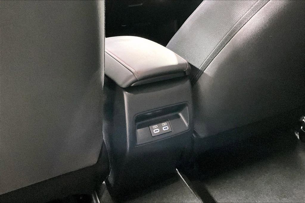 Used 2025 Toyota Corolla SE image 30