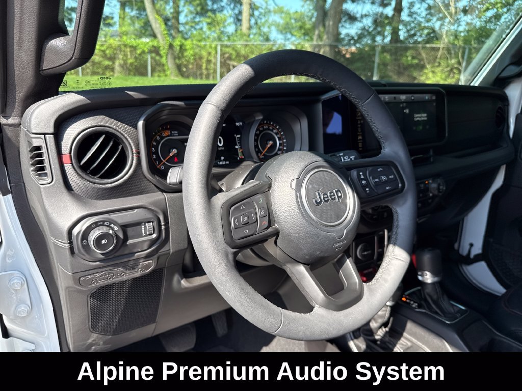 Used 2025 Jeep Wrangler Unlimited Rubicon AWD/4WD image 15
