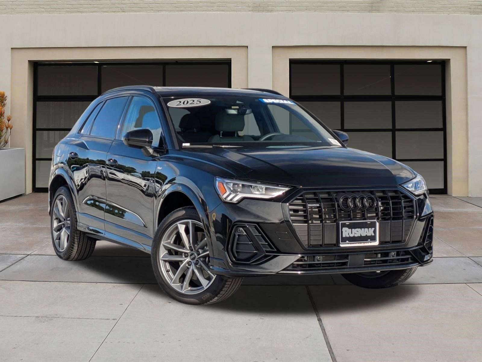 Used 2025 Audi Q3 2.0T Premium w/ Black Optic Sport Package image 32