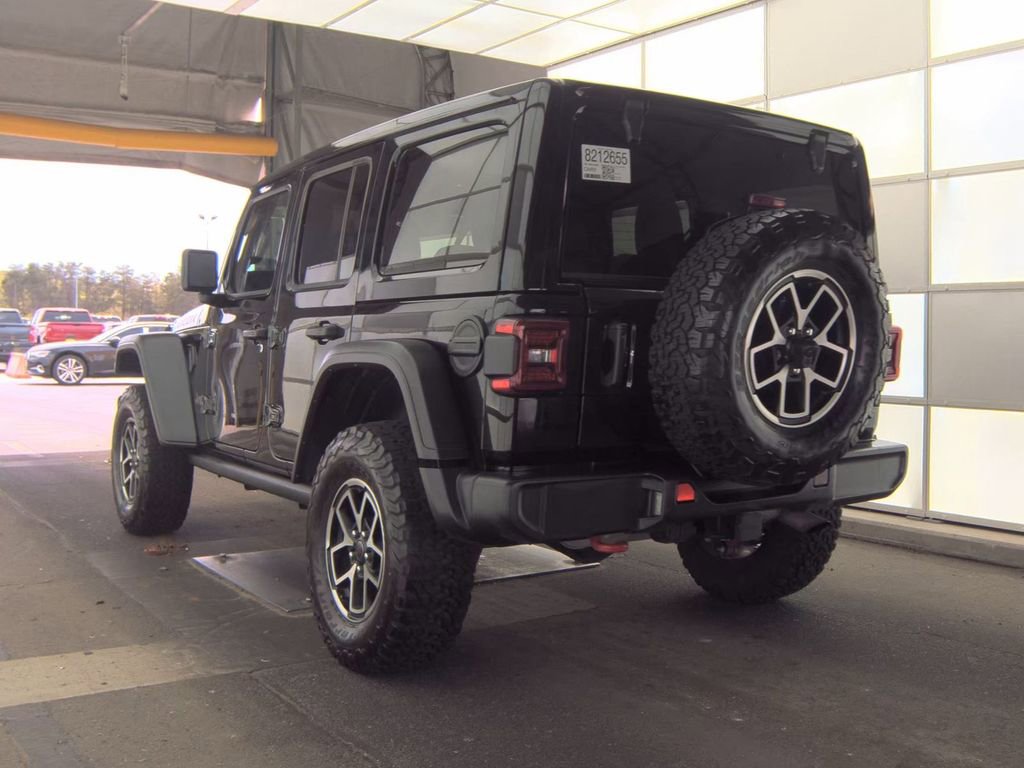 Used 2025 Jeep Wrangler Unlimited Rubicon AWD/4WD image 4