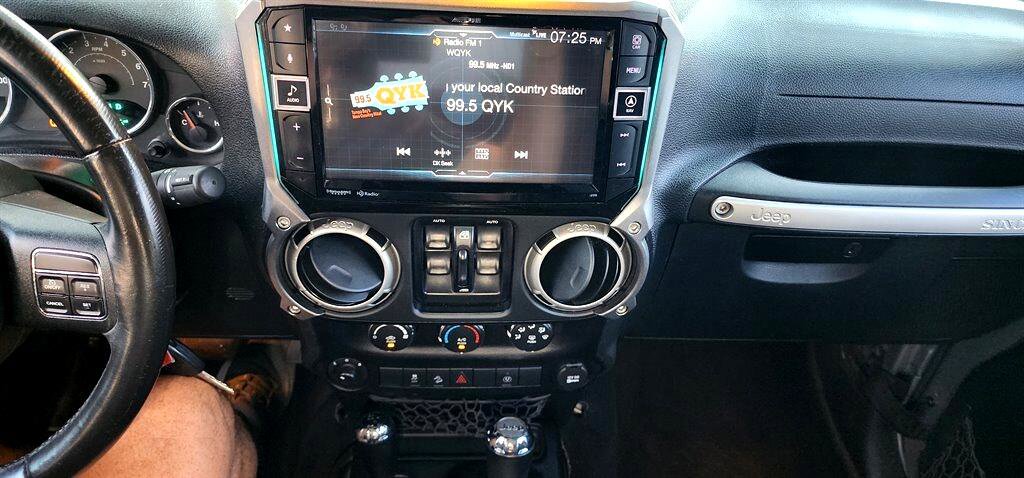 Used 2016 Jeep Wrangler Unlimited Sahara w/ Connectivity Group image 29
