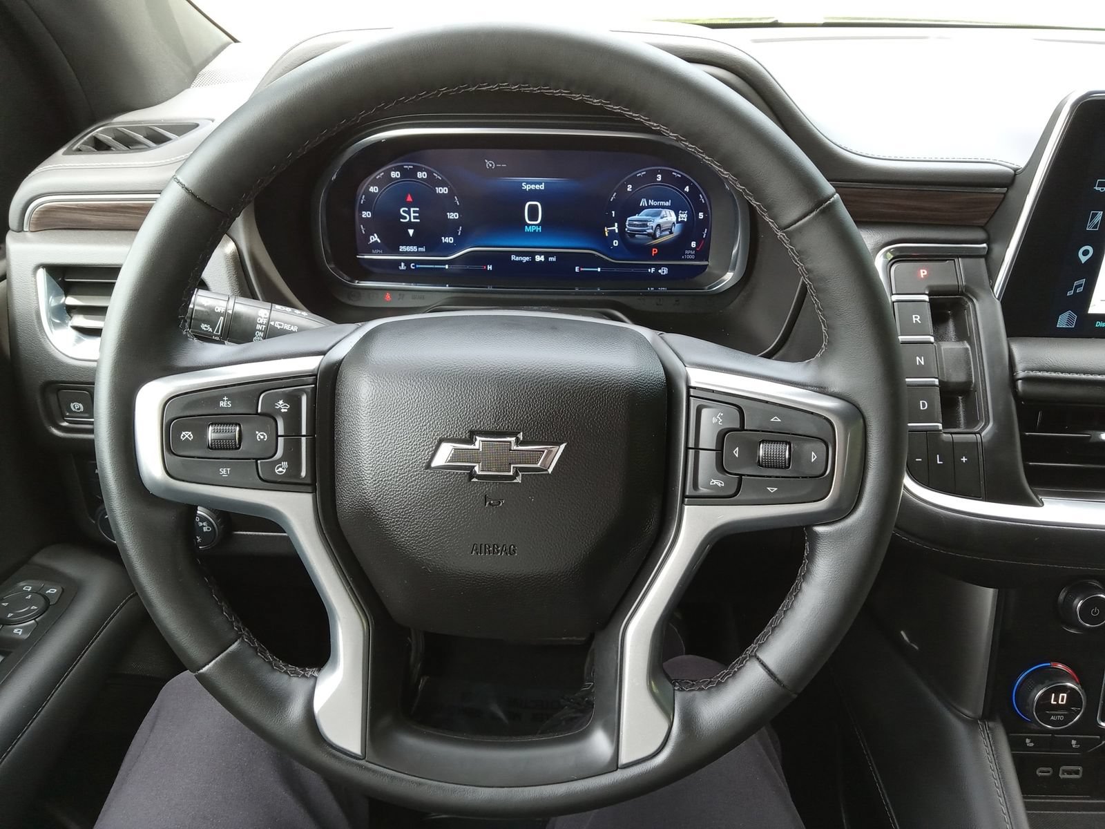Used 2024 Chevrolet Tahoe Z71 w/ Luxury Package AWD/4WD image 14