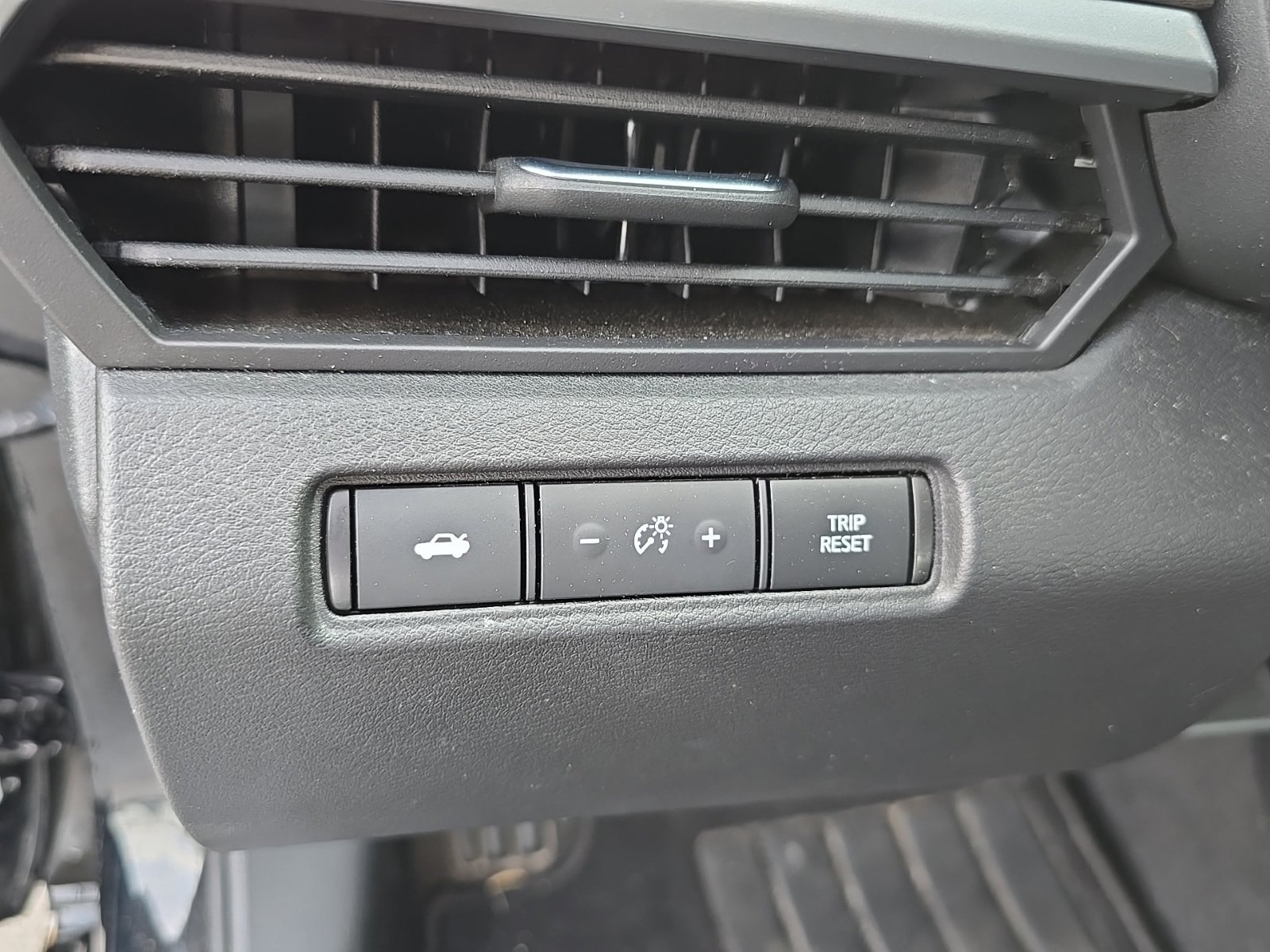 Used 2025 Nissan Altima 2.5 SV AWD/4WD image 17
