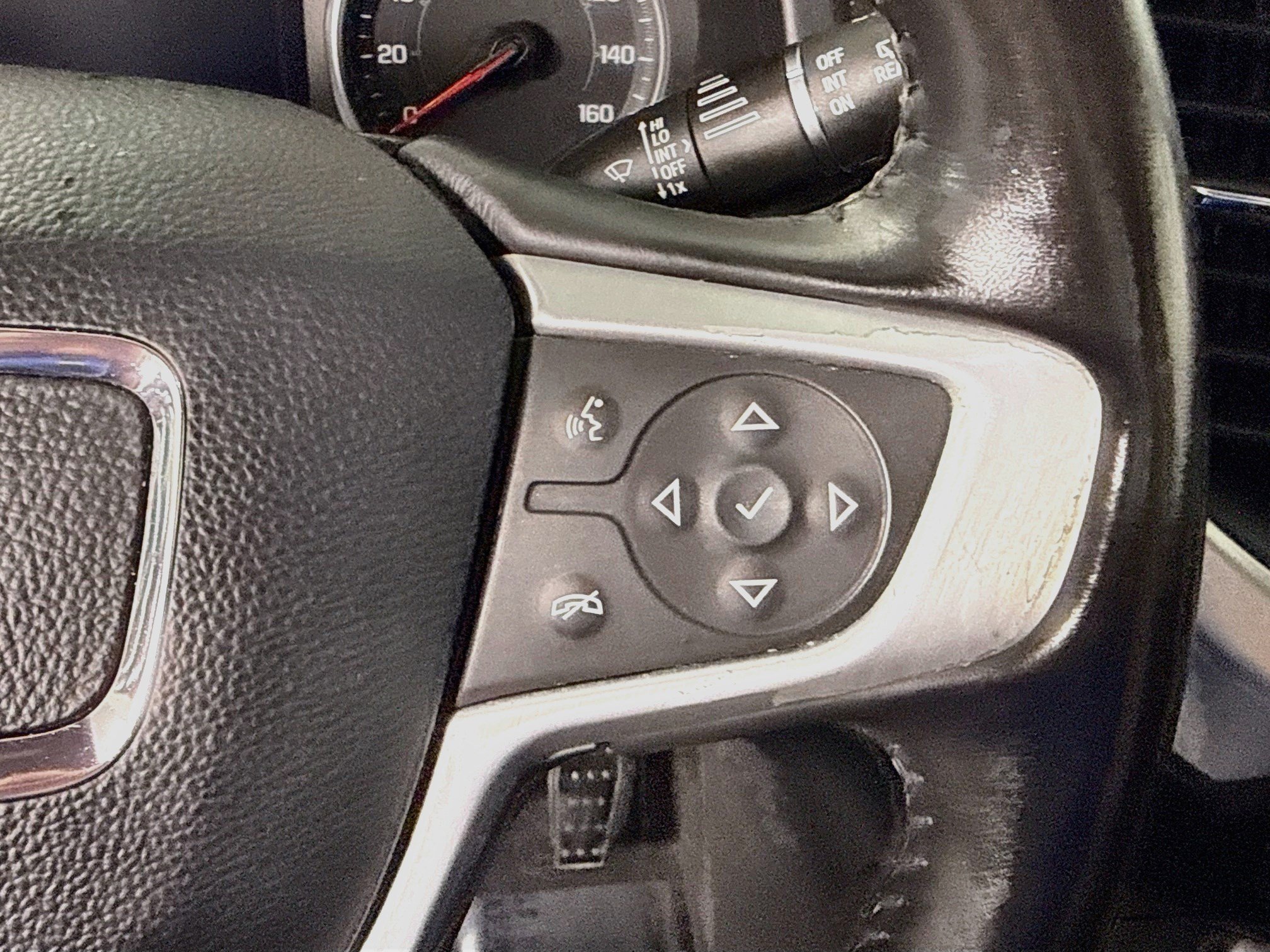 Used 2020 GMC Acadia SLE FWD image 15