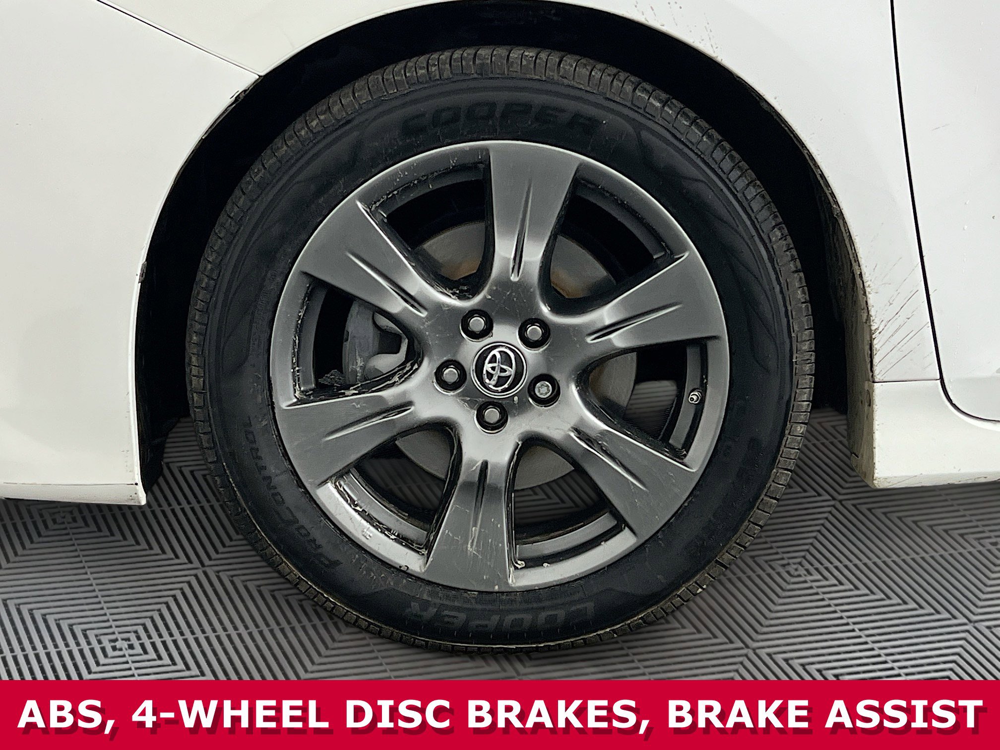 Used 2018 Toyota Sienna SE Premium image 38