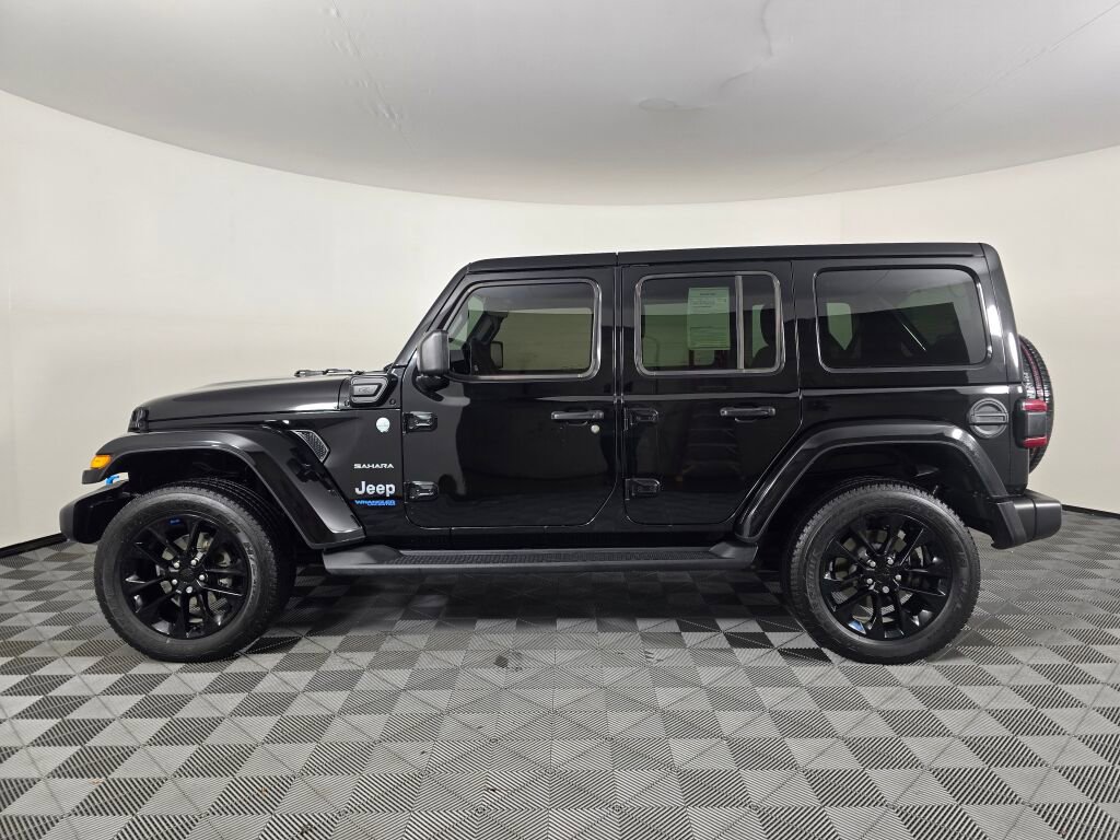 Used 2022 Jeep Wrangler Unlimited Sahara w/ Cold Weather Group image 6