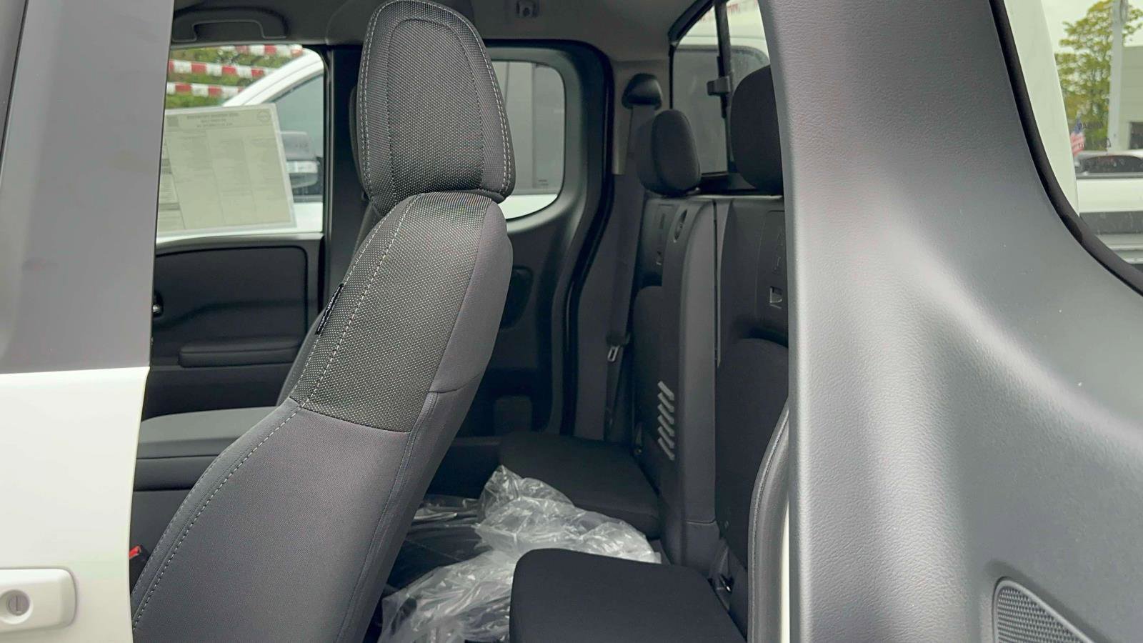 Used 2025 Nissan Frontier SV w/ SV Convenience Package image 10