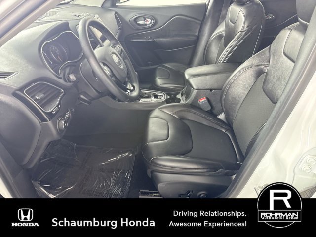 Used 2020 Jeep Cherokee Latitude Plus AWD/4WD image 5