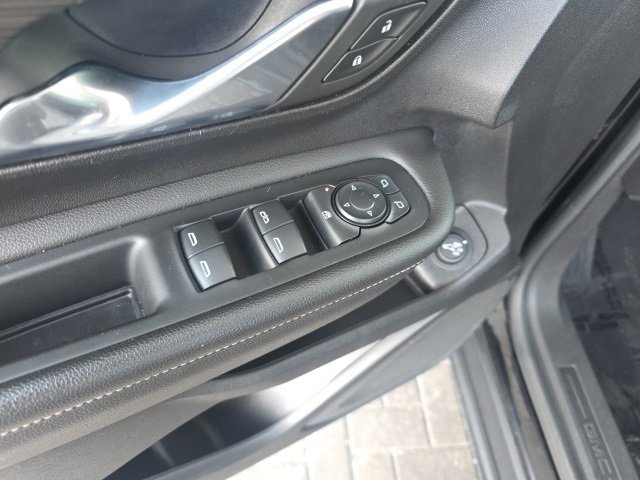 Used 2023 GMC Terrain SLT image 21