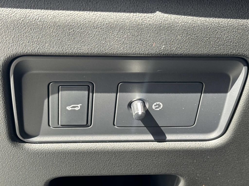 Used 2017 Land Rover Discovery HSE image 23