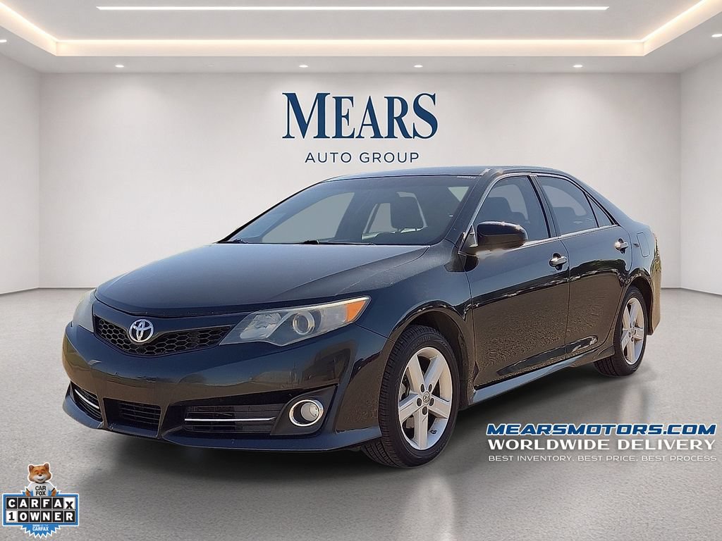 Used 2013 Toyota Camry SE FWD image 1