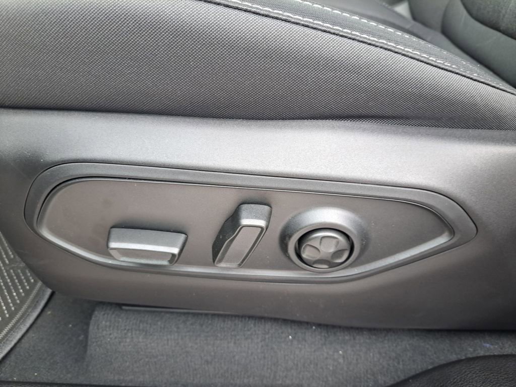 New 2025 Jeep Grand Cherokee Laredo w/ Luxury Tech Group I RWD image 25