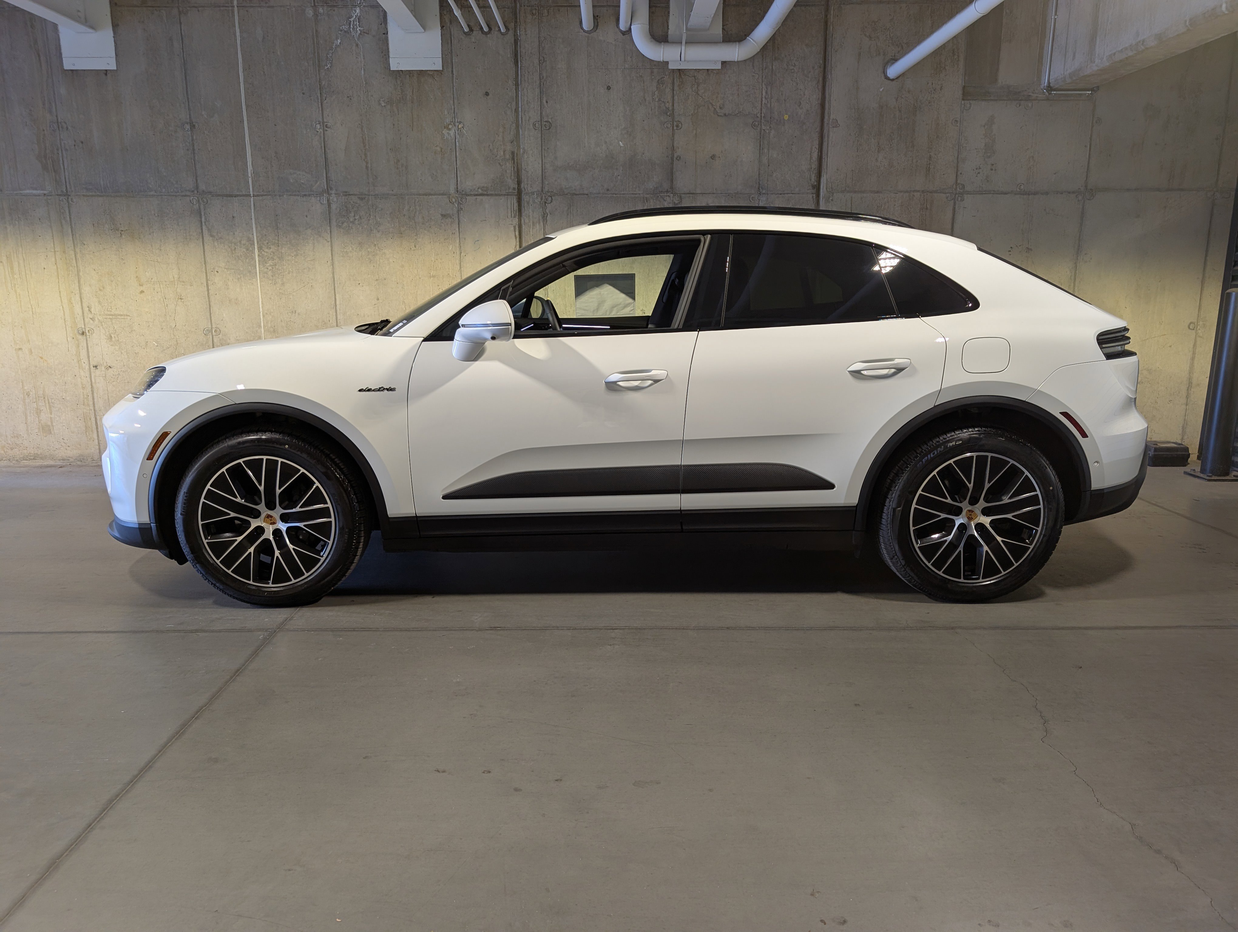 New 2026 Porsche Macan 4 Electric image 2