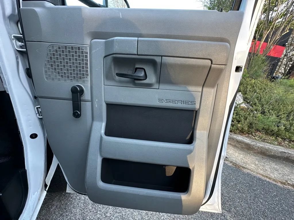 Used 2015 Ford E-350 and Econoline 350 Super Duty RWD image 23