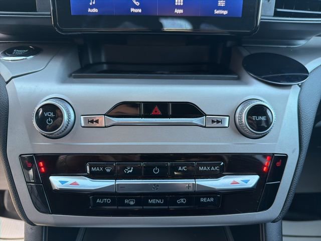 Used 2022 Ford Explorer XLT image 27