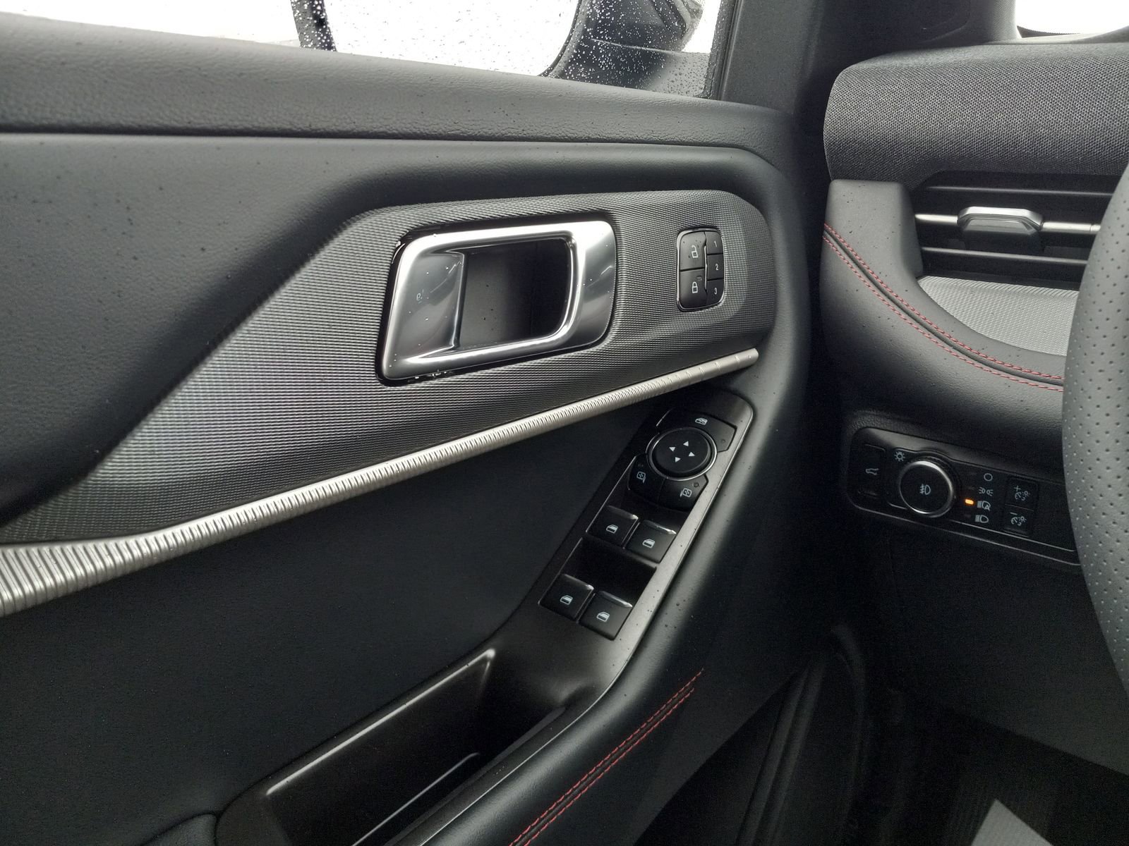 New 2026 Ford Explorer ST-Line w/ ST-Line Street Pack image 22