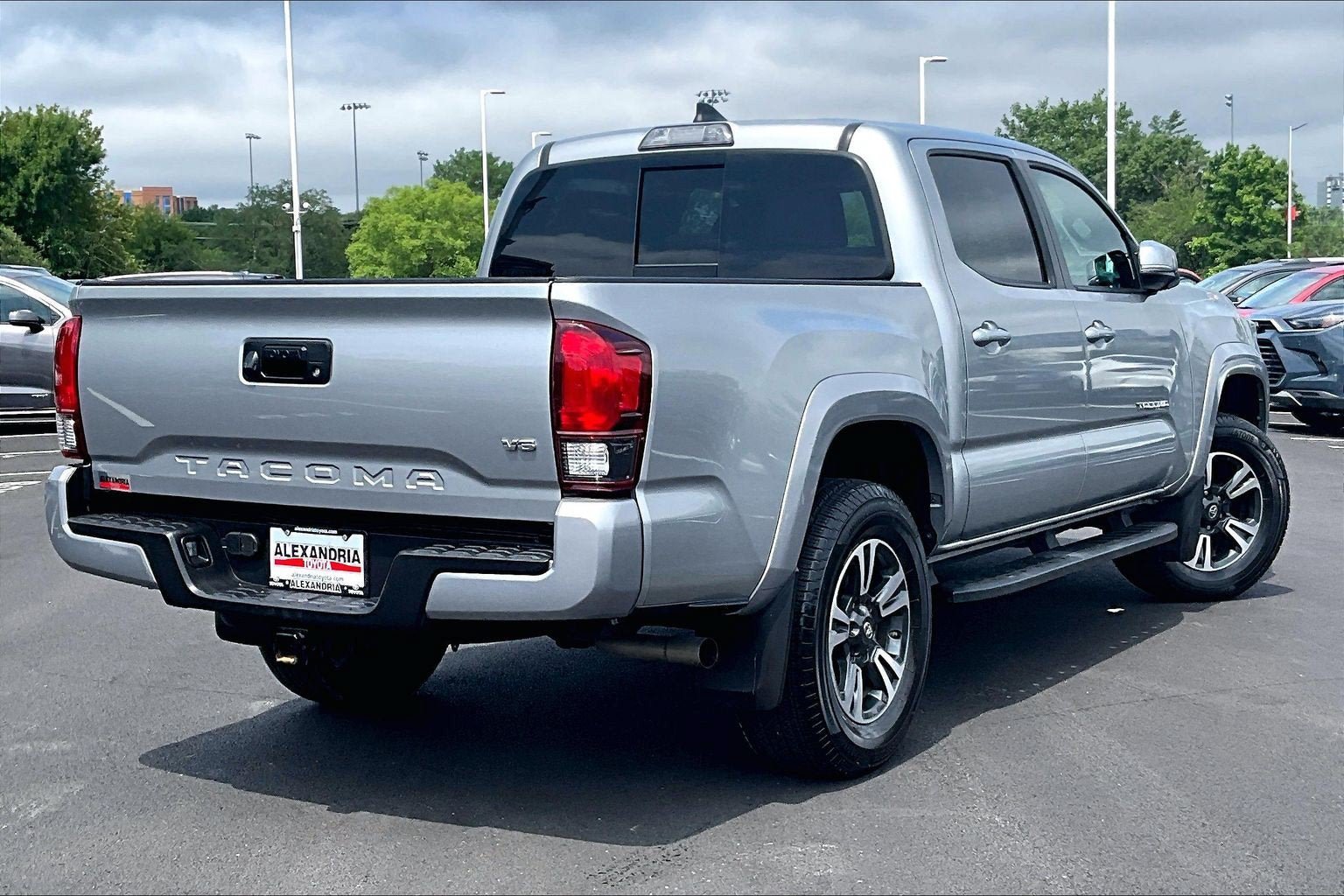 Used 2018 Toyota Tacoma TRD Sport AWD/4WD image 11