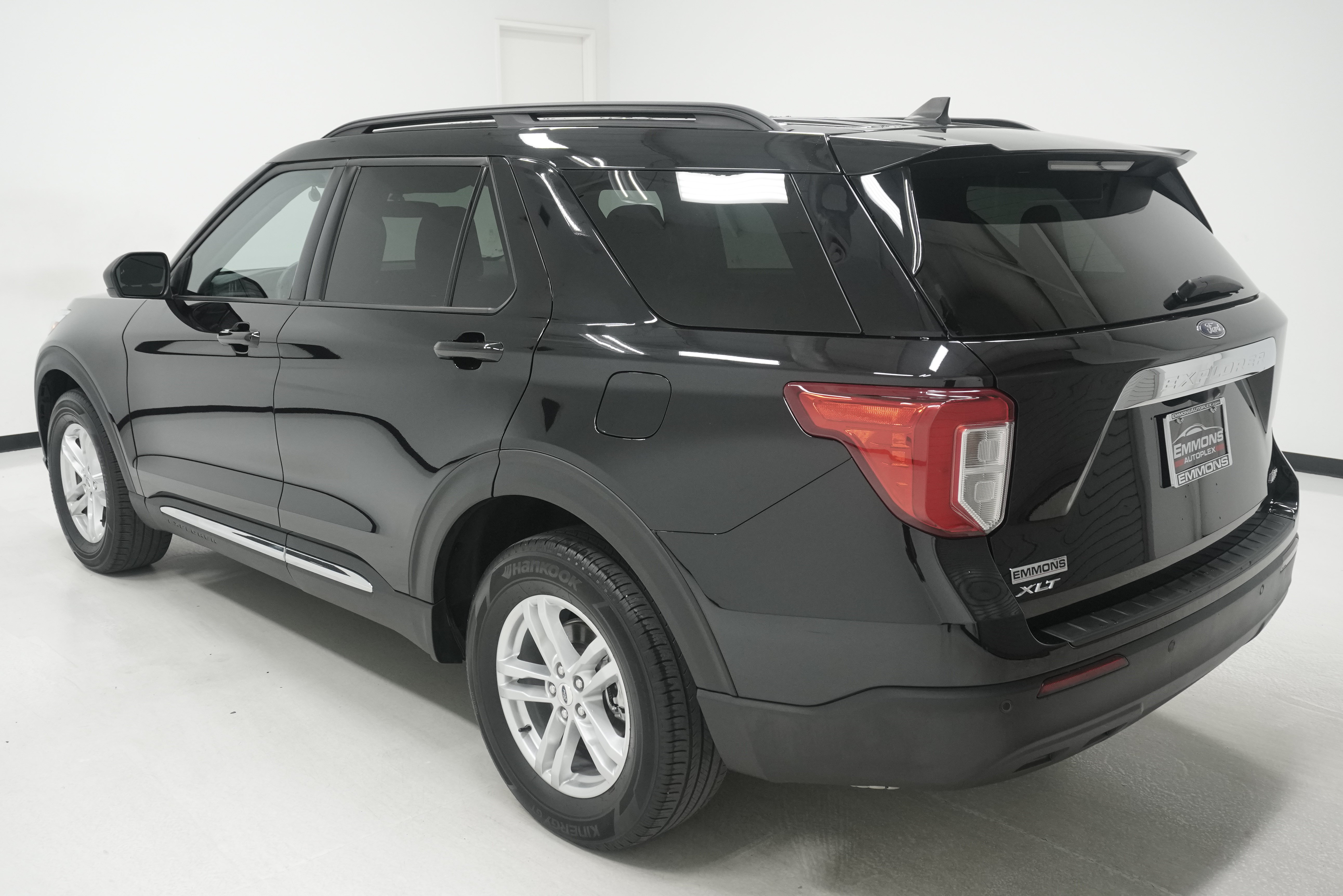 Used 2023 Ford Explorer XLT AWD/4WD image 6