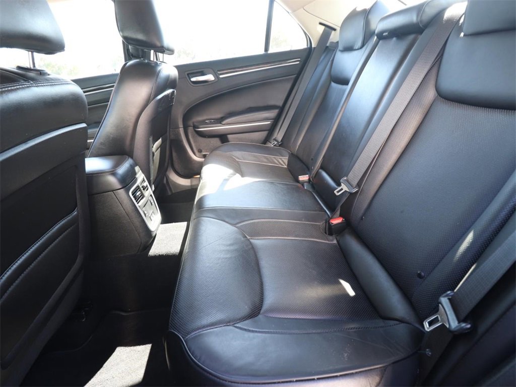 Used 2019 Chrysler 300 Limited image 8