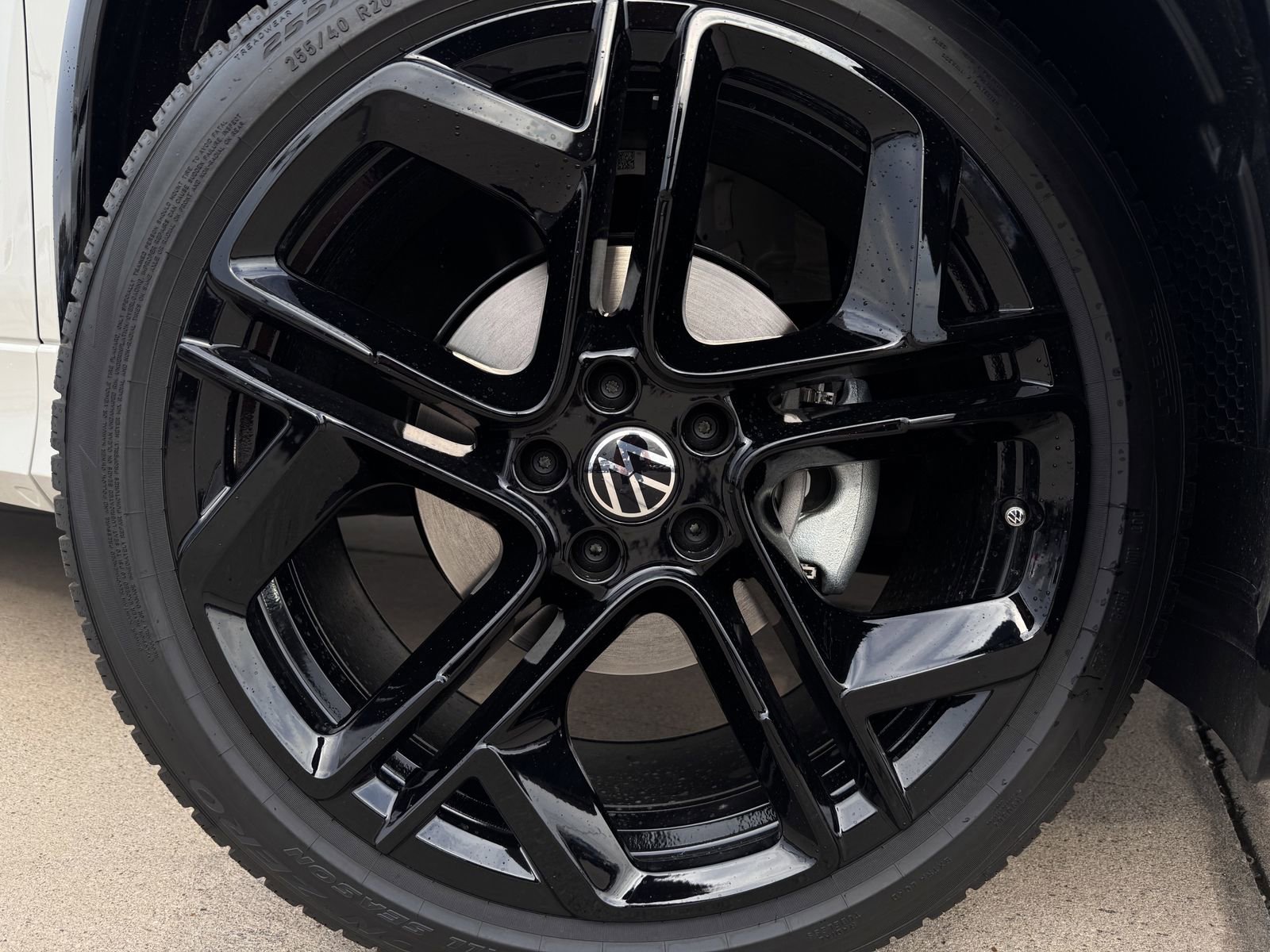 New 2026 Volkswagen Tiguan SE R-Line image 9