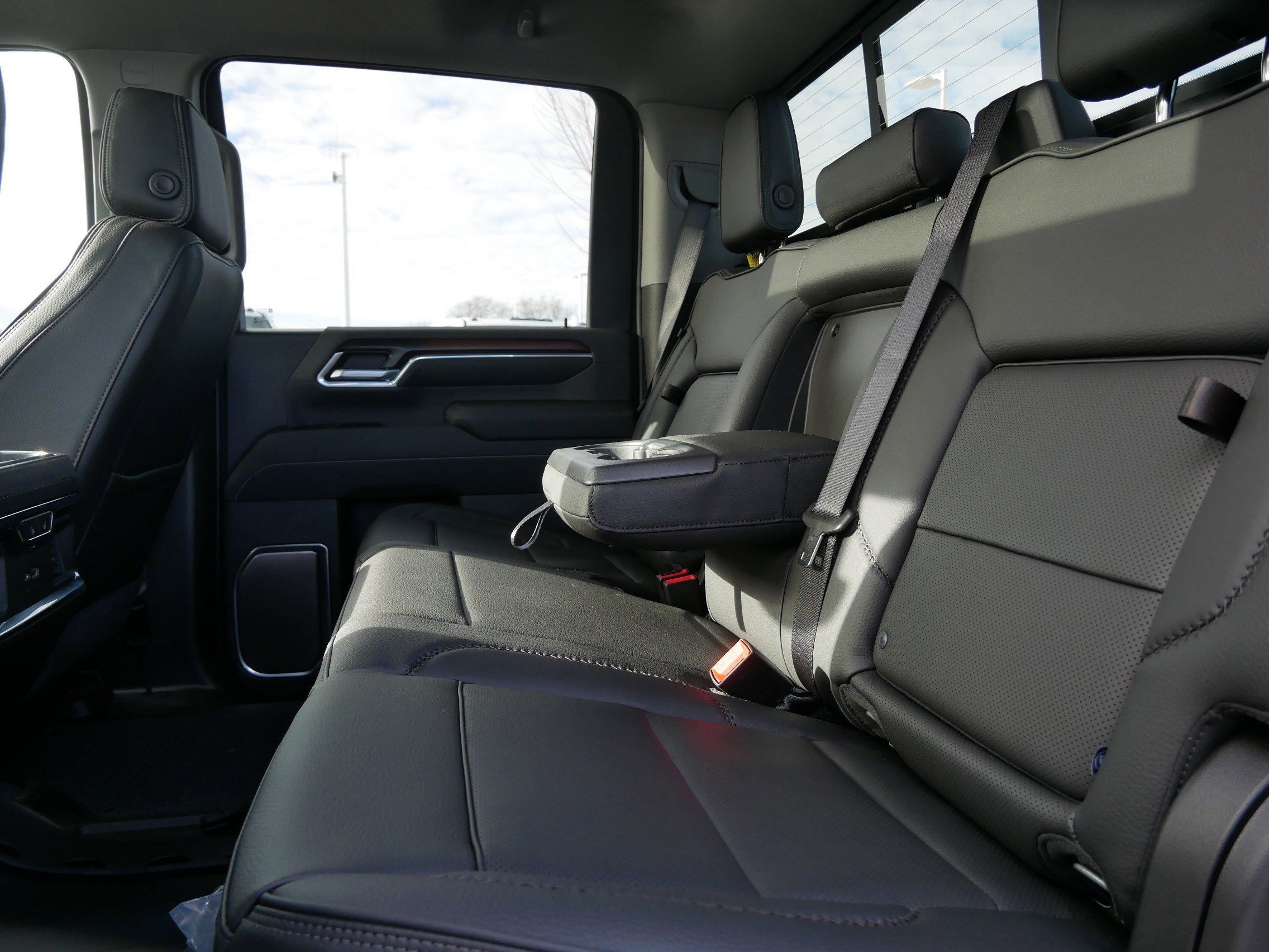 New 2026 GMC Sierra 3500 Denali w/ Denali Reserve Package AWD/4WD image 5