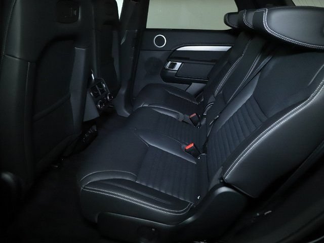 Used 2025 Land Rover Discovery Dynamic SE AWD/4WD image 27