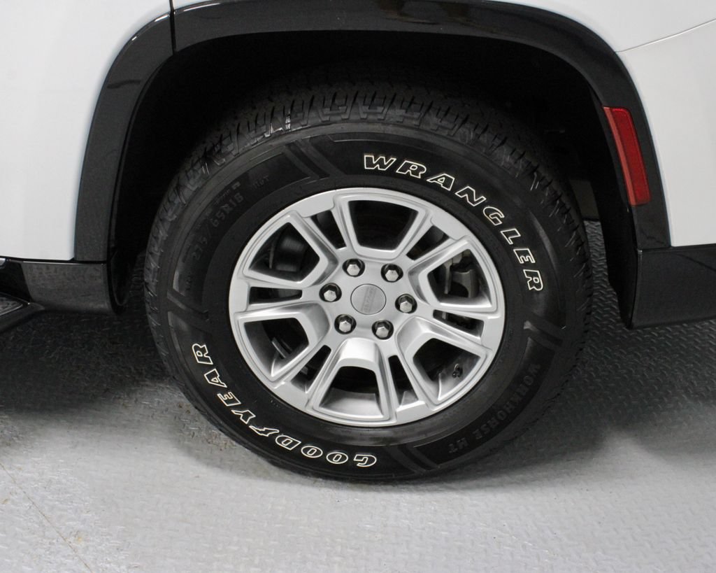 Used 2023 Jeep Wagoneer 2WD image 19
