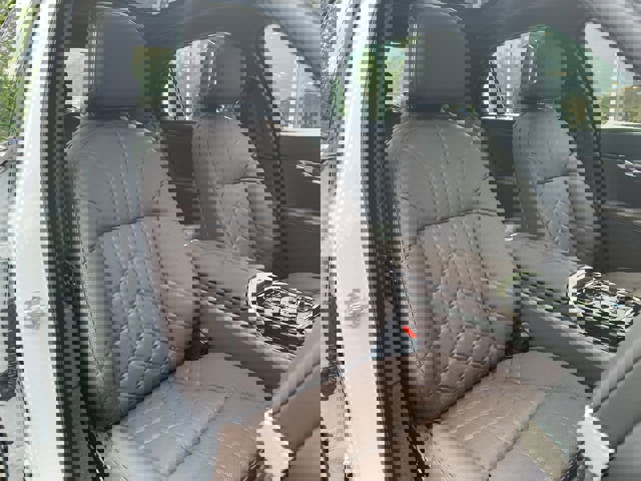 Used 2025 BMW i7 xDrive60 image 35