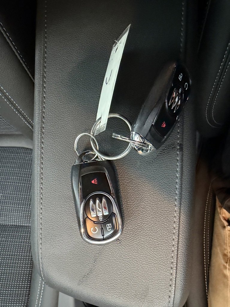 Used 2025 Buick Envista Preferred image 32