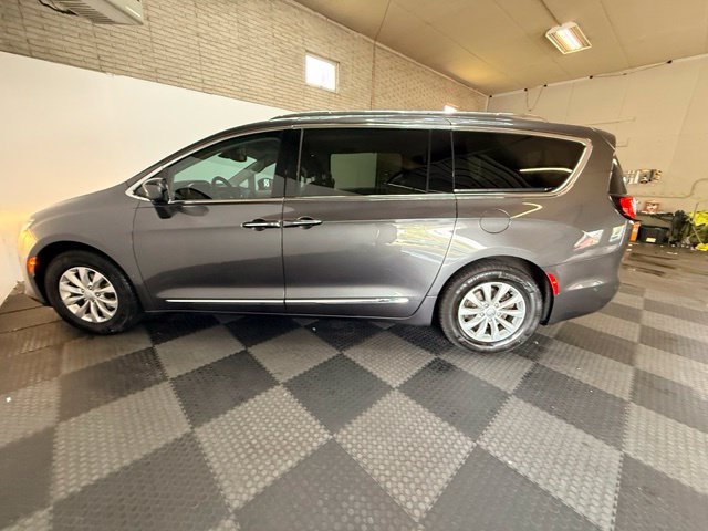 Used 2018 Chrysler Pacifica Touring-L Plus w/ Advanced Safetytec Group FWD image 12