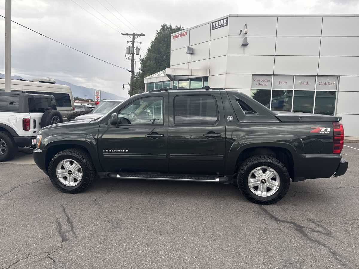 Used 2013 Chevrolet Avalanche LT w/ Suspension Package, Off-Road AWD/4WD image 9