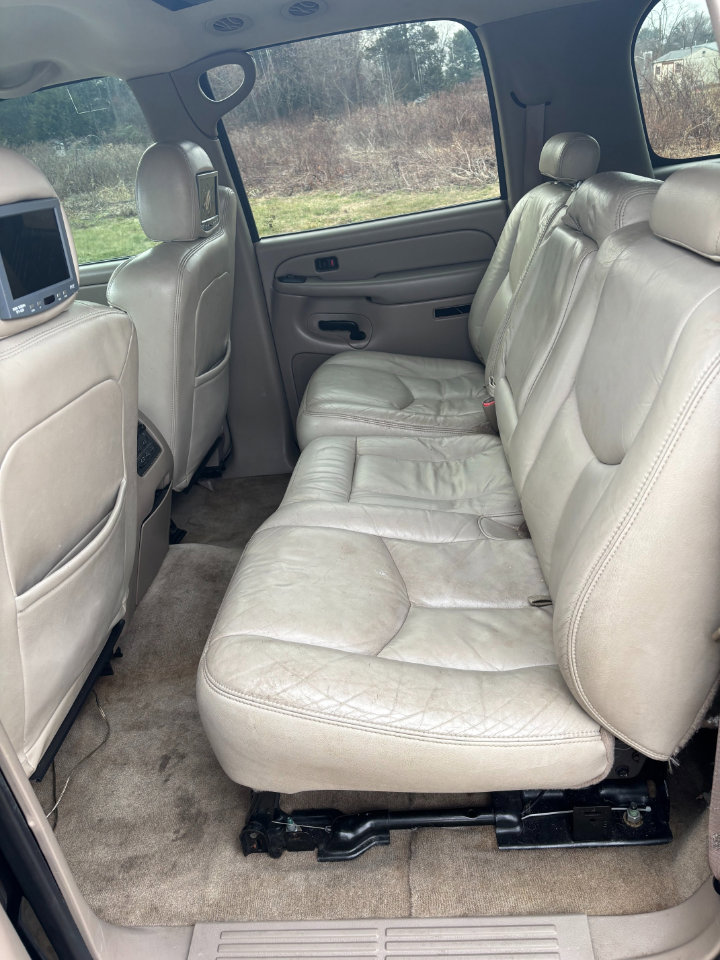 Used 2004 Chevrolet Suburban LT w/ Preferred Equipment Group image 18