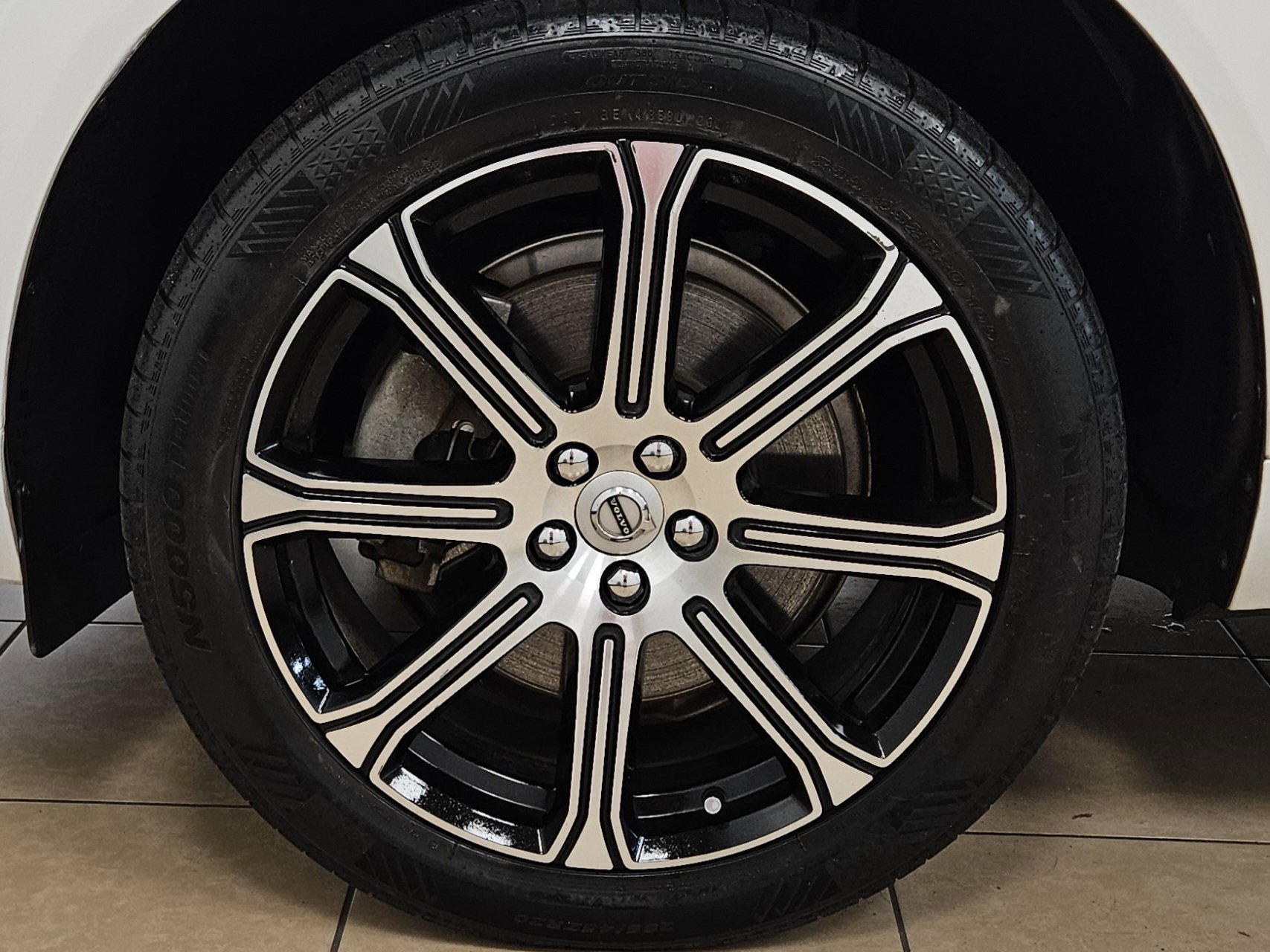 Used 2019 Volvo XC60 T8 Inscription w/ Advanced Package AWD/4WD image 34