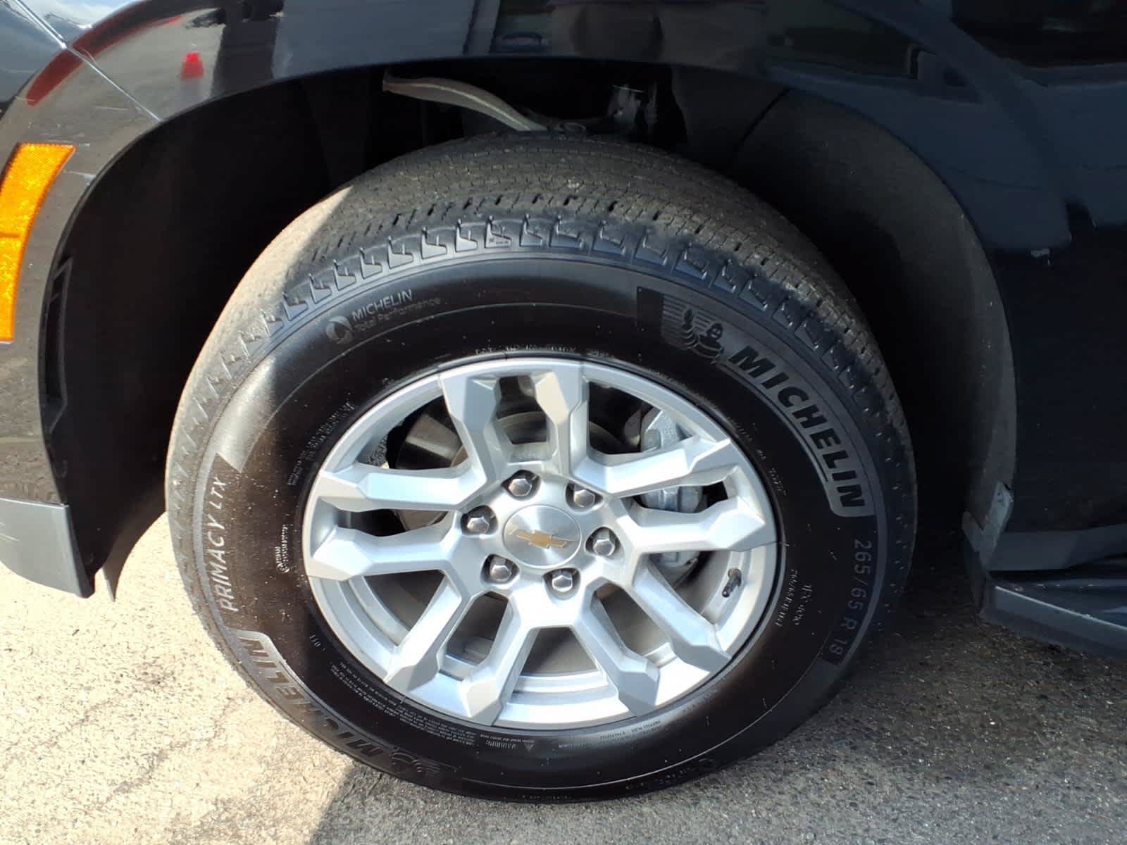Used 2026 Chevrolet Suburban LT w/ Comfort Package AWD/4WD image 8