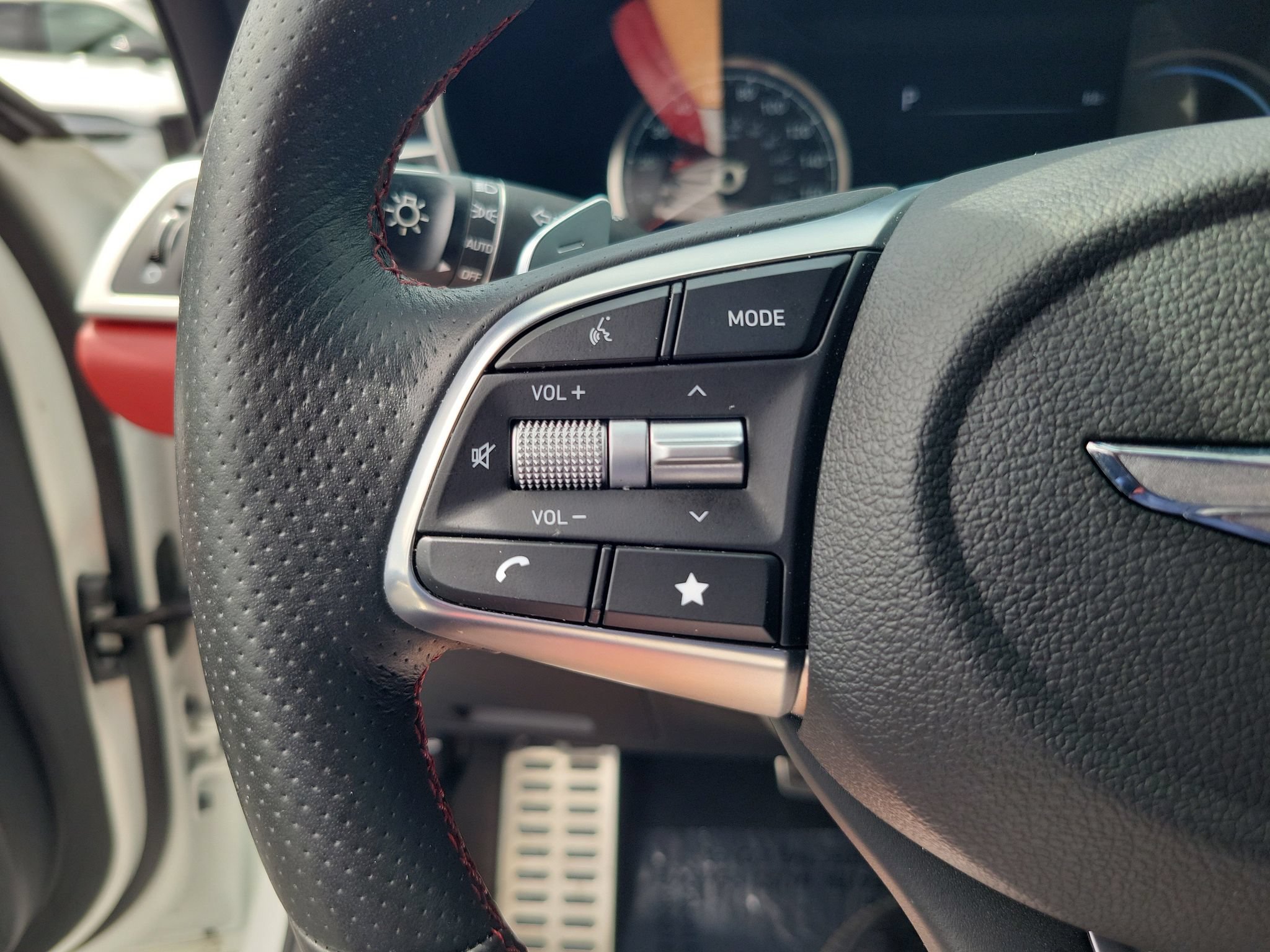 Used 2023 Genesis G70 3.3T w/ Sport Prestige Package RWD image 24