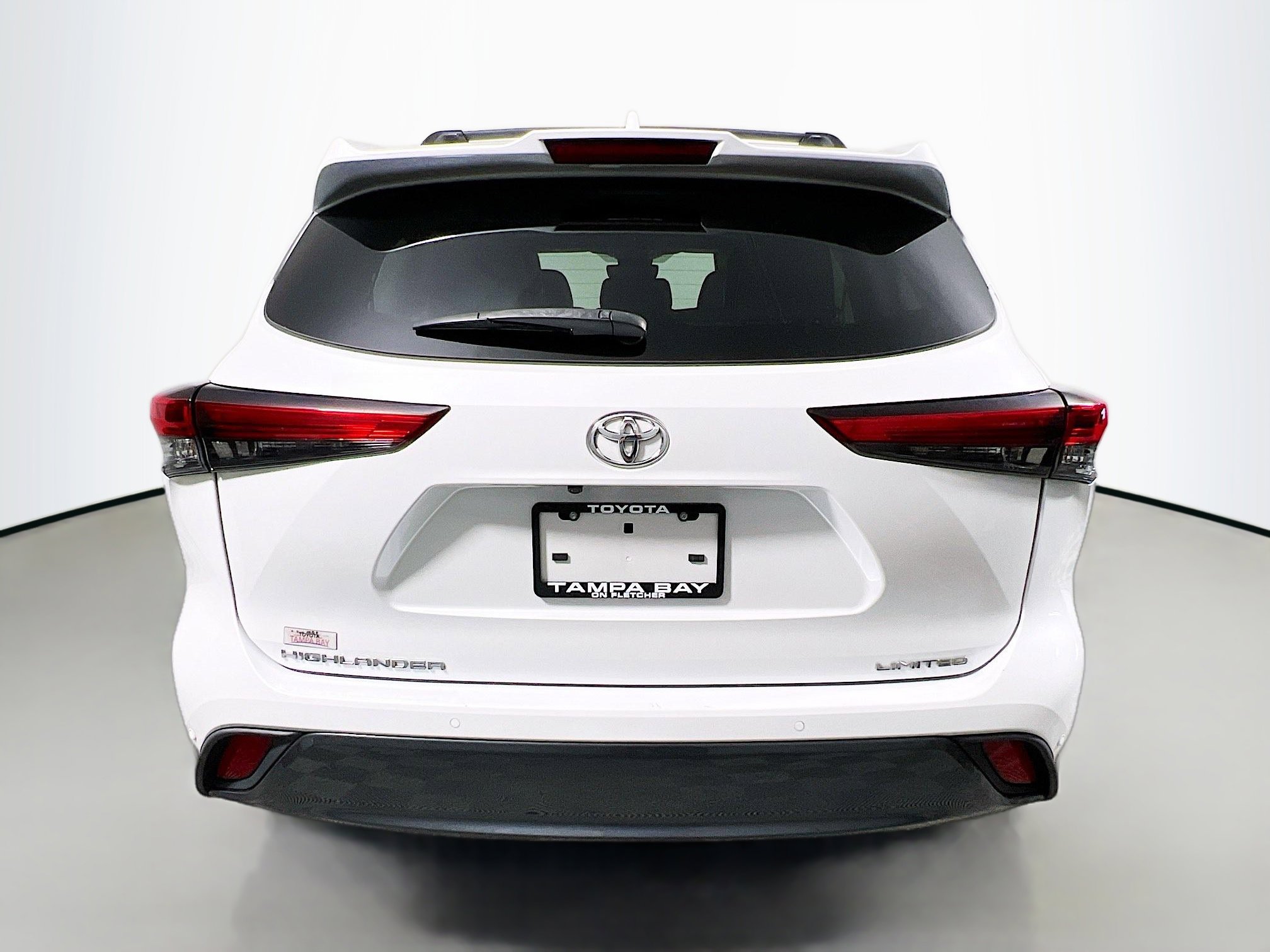 Used 2023 Toyota Highlander Limited FWD image 6