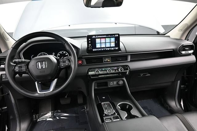 Used 2025 Honda Pilot Touring image 16