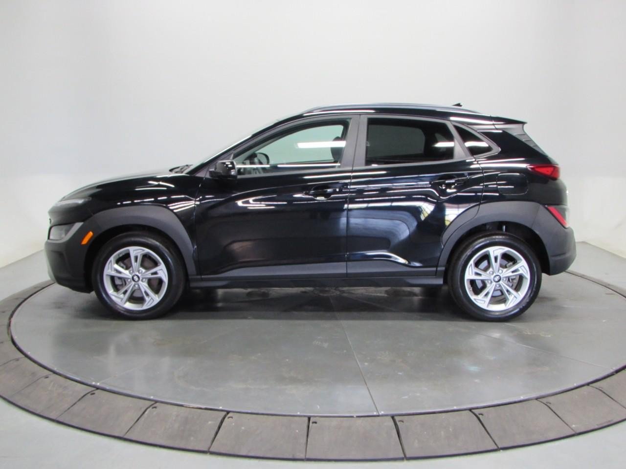 Used 2023 Hyundai Kona SEL w/ Cargo Package AWD/4WD image 4