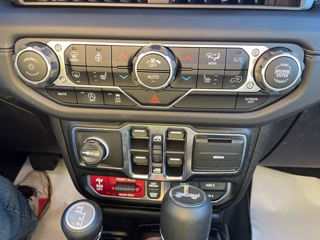 Used 2025 Jeep Wrangler Unlimited Rubicon w/ Convenience Group AWD/4WD image 24