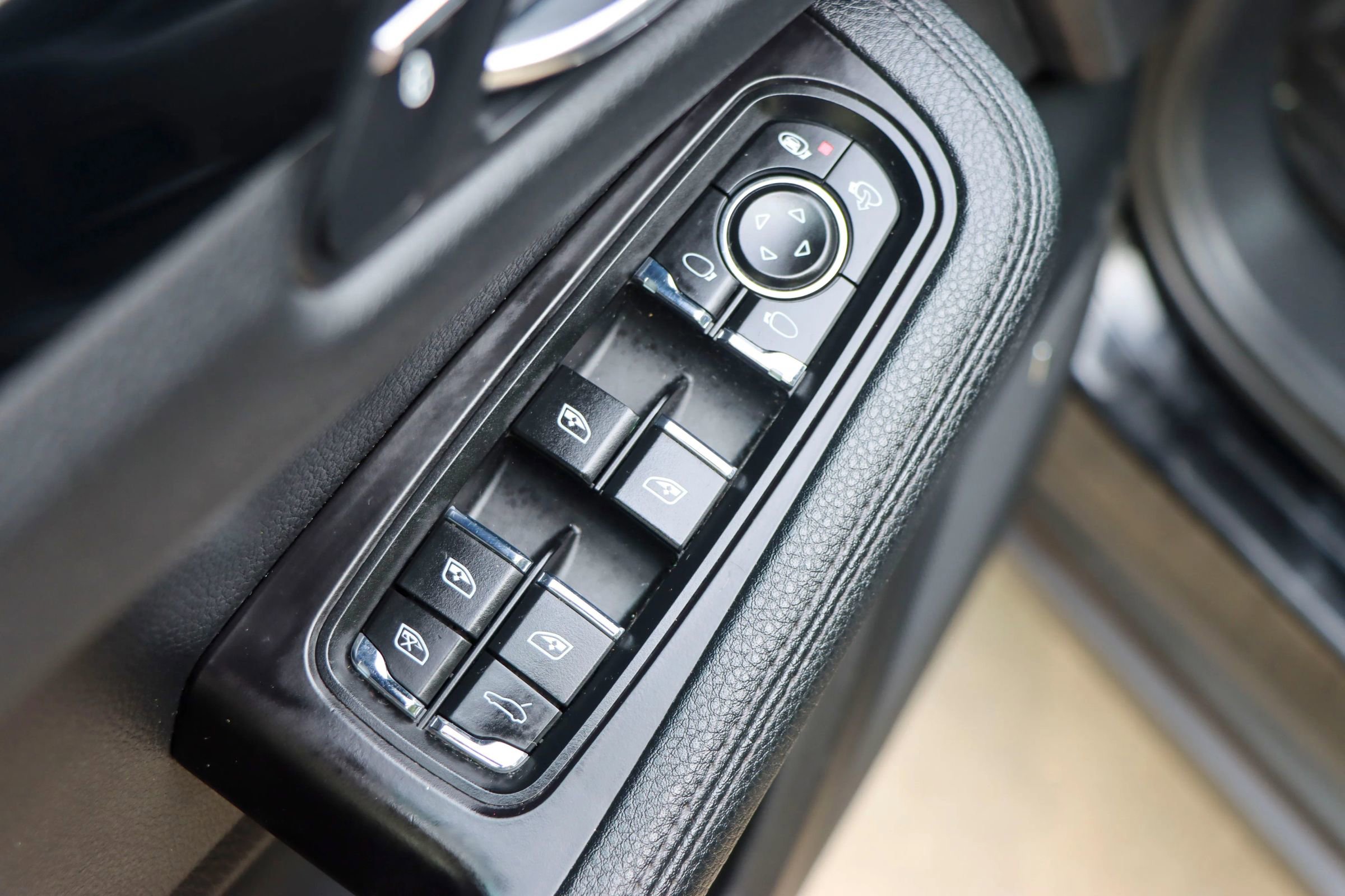 Used 2017 Porsche Macan S image 14