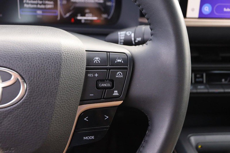 Used 2023 Toyota Crown image 12