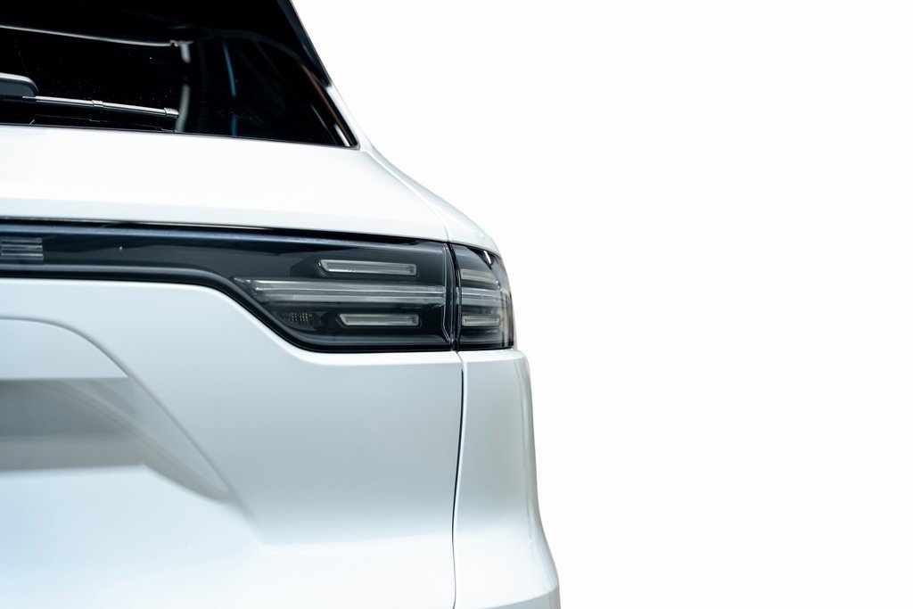 Used 2021 Porsche Cayenne Turbo image 11