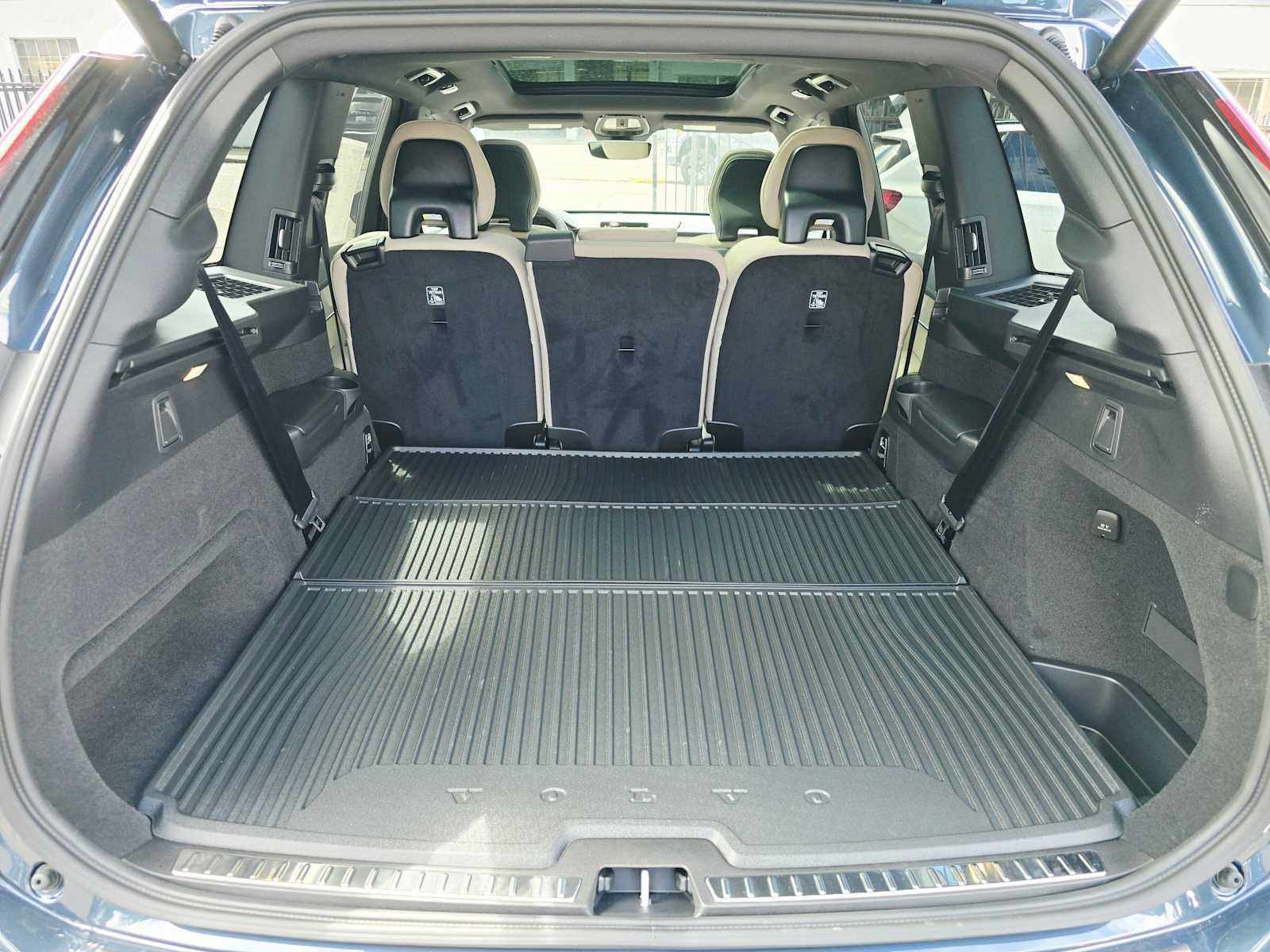New 2026 Volvo XC90 B6 Plus w/ Protection Package AWD/4WD image 16
