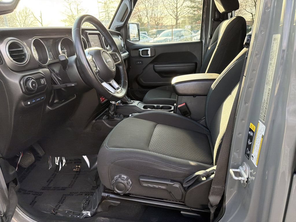 Used 2023 Jeep Wrangler Unlimited Rubicon 4xe w/ Cold Weather Group AWD/4WD image 13