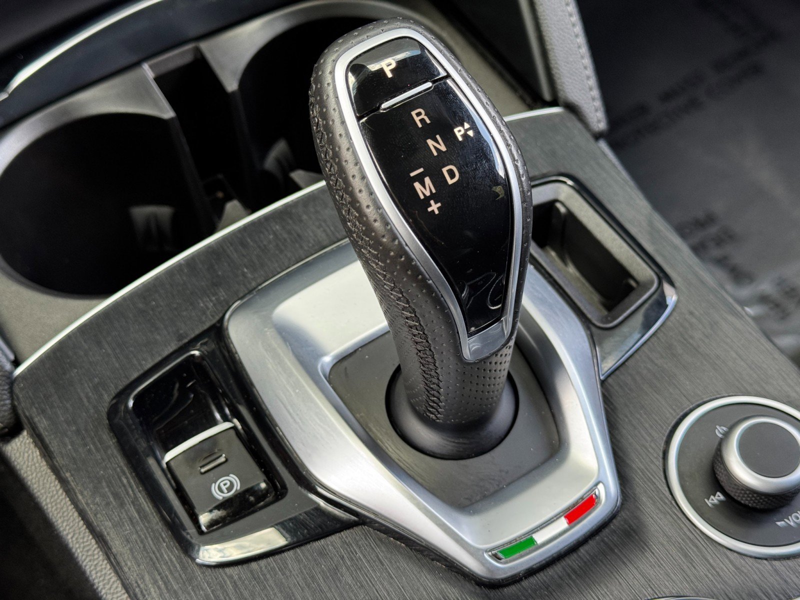 Used 2024 Alfa Romeo Stelvio Sprint image 30