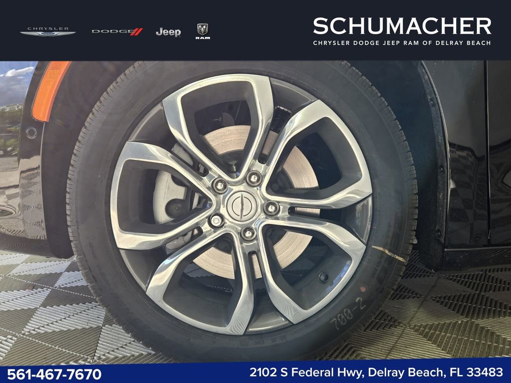 New 2026 Chrysler Pacifica Pinnacle w/ Trailer Tow Group AWD/4WD image 5