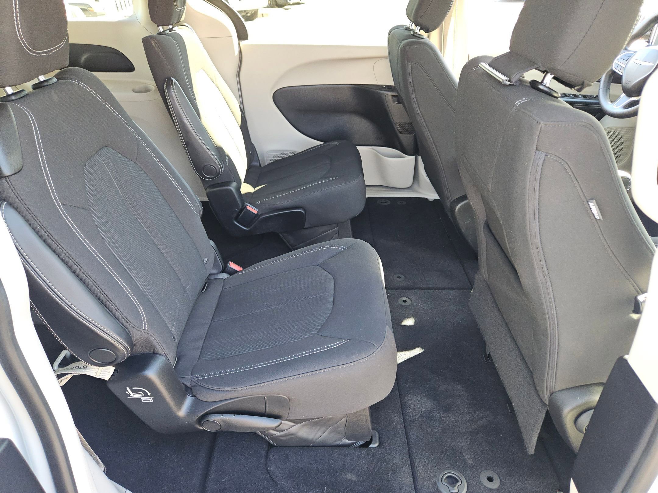 Used 2021 Chrysler Voyager LX image 18